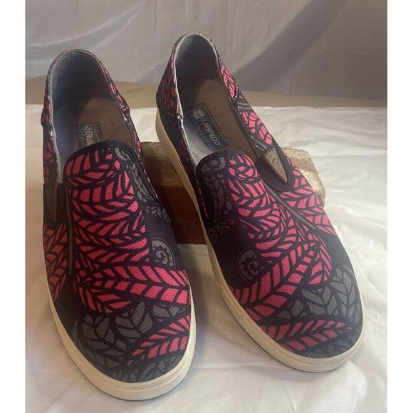OluKai Other - Men's Olukai Pow Wow Hot Pink & Gray Tribal Design Slip On Shoes-Size 10-Rare